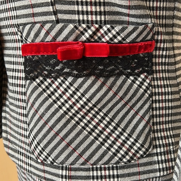 Ladies Suit, includes mini skirt and blazer, size XS - Picture 7 of 7